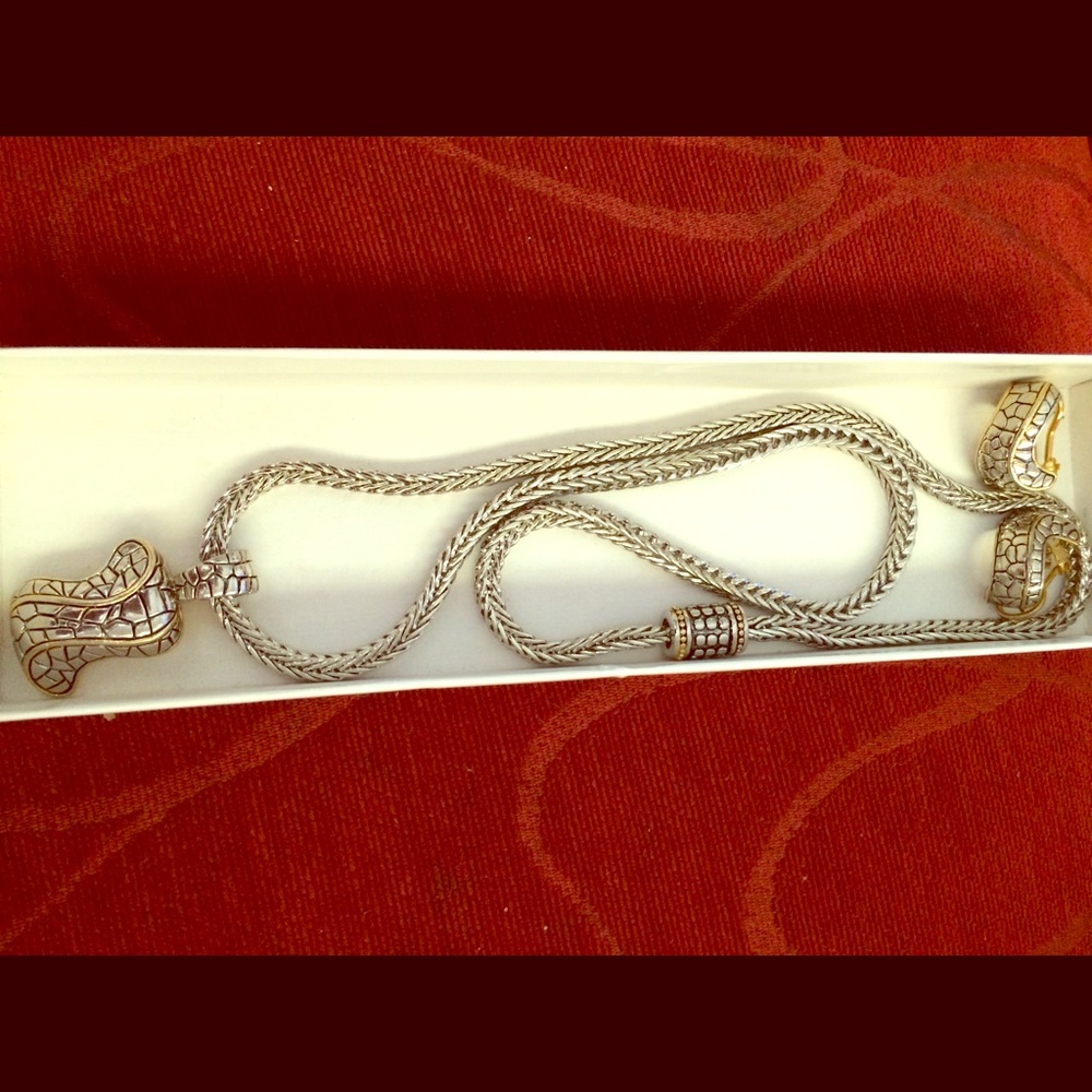 Silver Necklace with a pendant and earrings